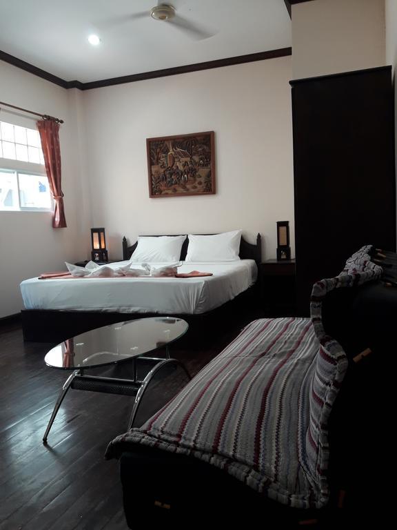 เซาเทิร์น ไฟรด์ ไรซ์ เกสท์เฮาส์ Hotel หาดกะตะ ภายนอก รูปภาพ